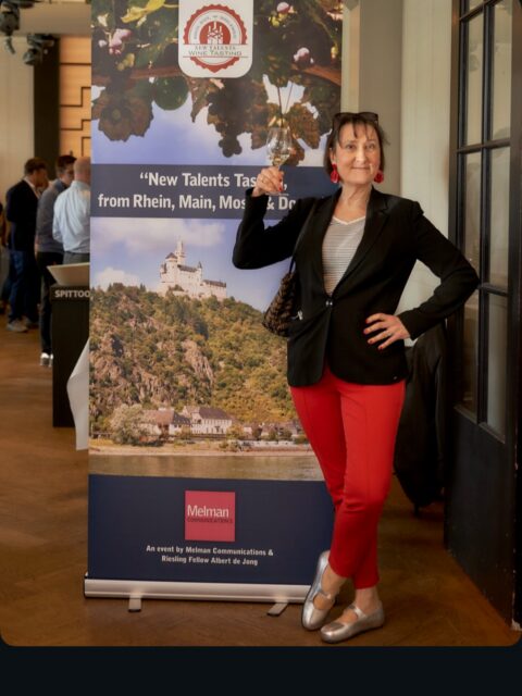 🔥Looking back on a succesful 8th editor of the New Talents Tasting 🍷 

🏩The event took place at De Veranda in Amsterdam, and started of with the legendary ‘Schatzkammer Verkostung’ by Albert de Jong 🧑‍🎓

🧑‍🌾More than 20 wine producers from Germany and one from Alsace presented their wines to the Dutch wine trade and sommeliers 😀 

@albertdejongrieslingfellow @wijnmetvincent @staatsweingut_freiburg @doktermaler @weingut.hubert.mueller @weingutniederauer